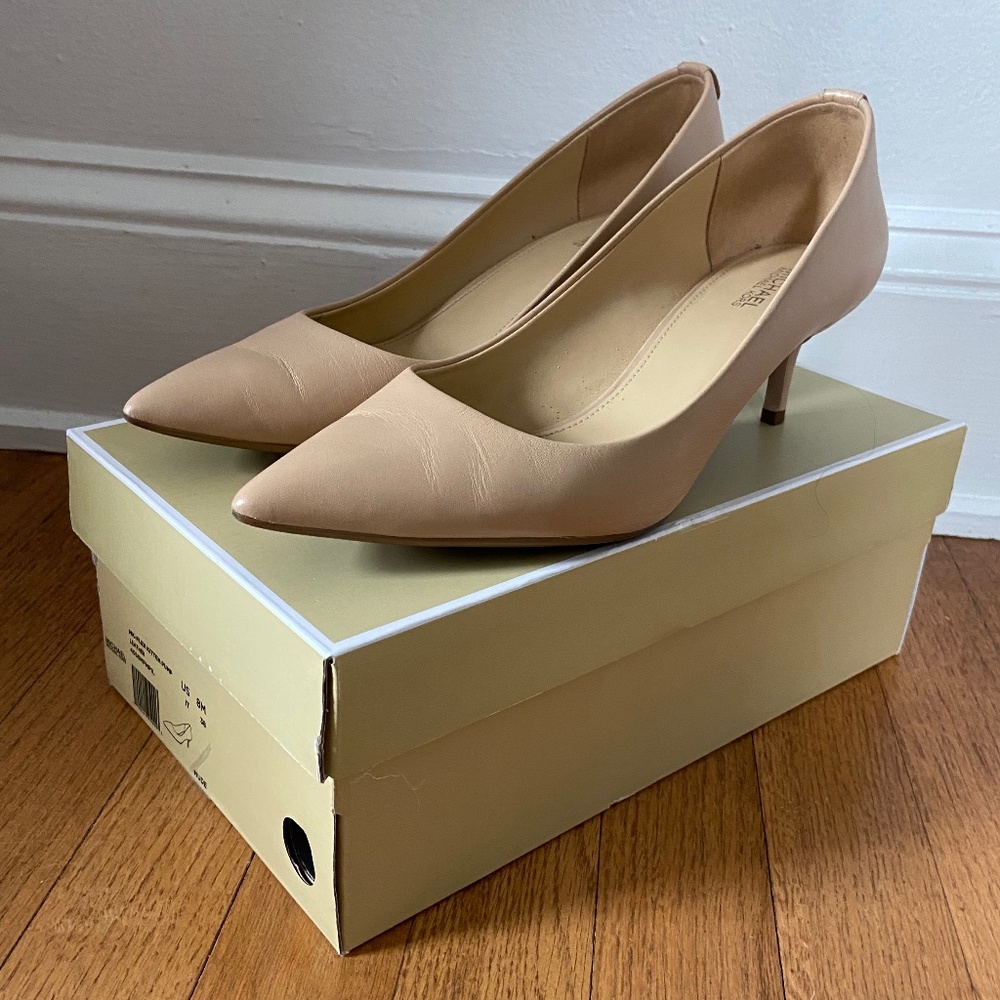 MICHAEL KORS FLEX KITTEN PUMP HEEL, NUDE LEATHER, 8